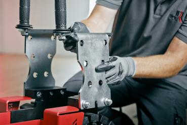 Tragehilfe für ROLL-STRIPPER RO-3 (Set á 2 Stk.)  Mit der Tragehilfe kann der in 2 Teile zerlegte ROLL-STRIPPER RO-3 einfacher ein- und ausgeladen werden sowie über Treppen transportiert werden.