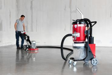 Der Bausauger 2400, 2-motorig Longopac H ist ein leistungsstarker Industriesauger, 2-motorig, mit Filterklasse H, inkl. Filterabreinigungssystem, inkl. Zubehör.