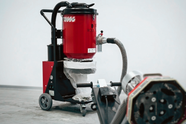 Preview: Der Bausauger 2400, 2-motorig Longopac H ist ein leistungsstarker Industriesauger, 2-motorig, mit Filterklasse H, inkl. Filterabreinigungssystem, inkl. Zubehör.