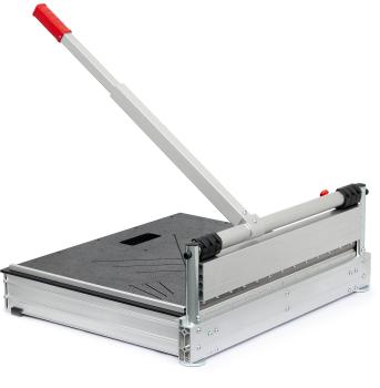 The heavy-duty flooring cutter IS-645 is designed for cutting various panel sizes, such as LVT flooring, cork, carpet, or laminate, up to 13 mm thick.