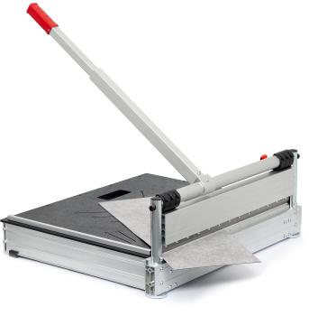 Preview: The heavy-duty flooring cutter IS-645 is designed for cutting various panel sizes, such as LVT flooring, cork, carpet, or laminate, up to 13 mm thick.