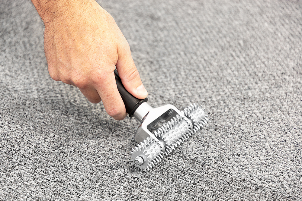 Seam roller when processing the seams when laying carpets