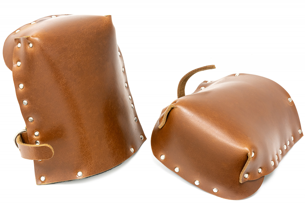 Leather knee pads for floor layers with felt padding