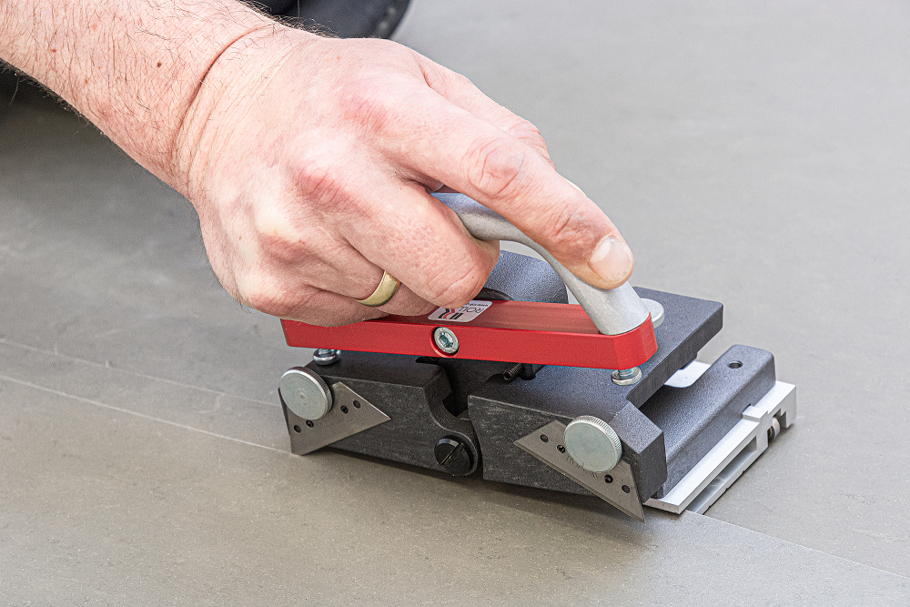 Nahtschnitt mit dem ROLL Linocutter