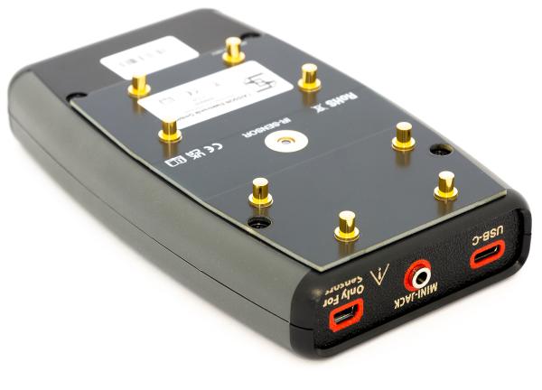 Das Caisson Feuchtigkeitsmessgerät VI-D8 ist ein Messgerät für die zerstörungsfreie Bestimmung der Feuchtigkeit auf mineralischen Untergründen wie Beton und Estrich sowie zur Messung der Oberflächentemperatur